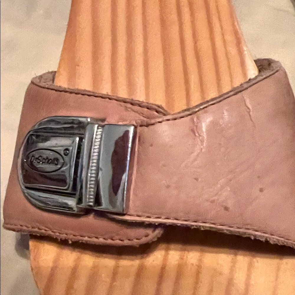 Dr. Scholl's Original Sandal with a wooden sole and a beige tan leather strap 9 - Picture 3 of 6